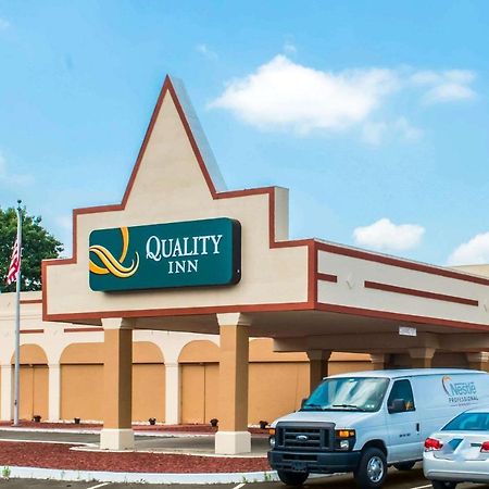Quality Inn New Kensington Екстериор снимка