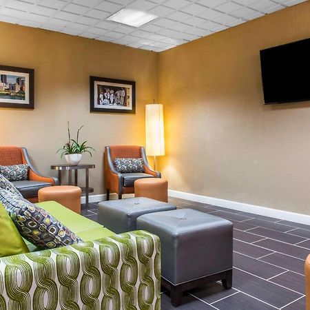 Quality Inn New Kensington Екстериор снимка