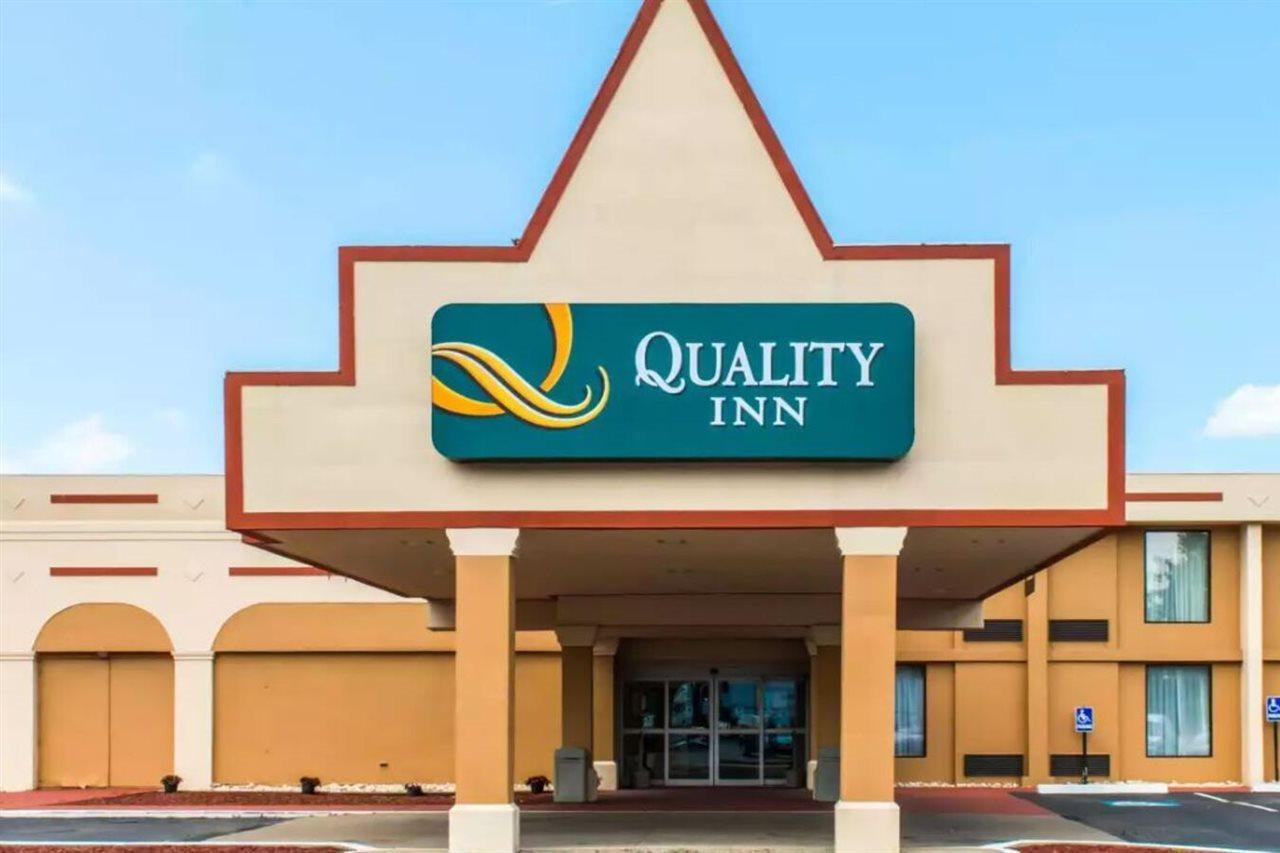 Quality Inn New Kensington Екстериор снимка