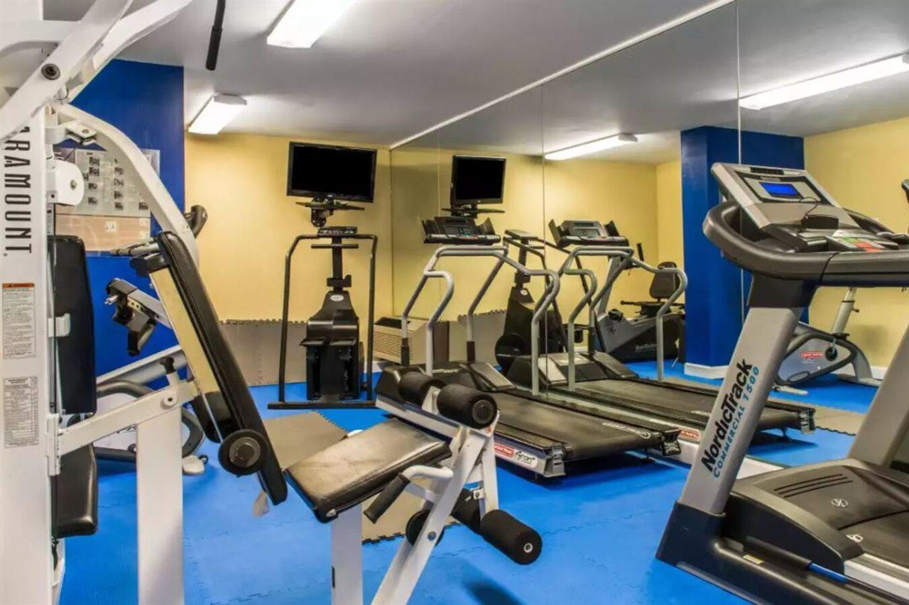 Quality Inn New Kensington Екстериор снимка