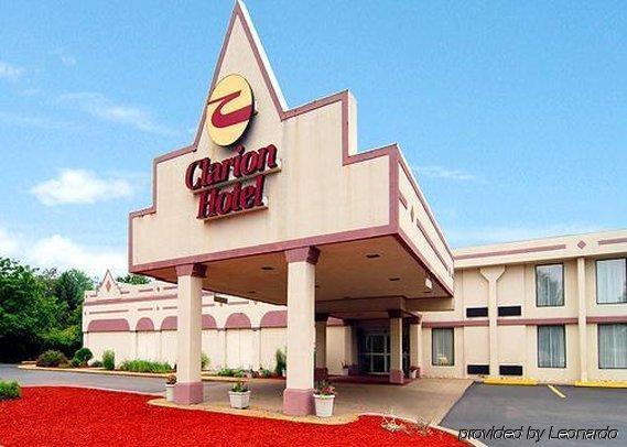 Quality Inn New Kensington Екстериор снимка