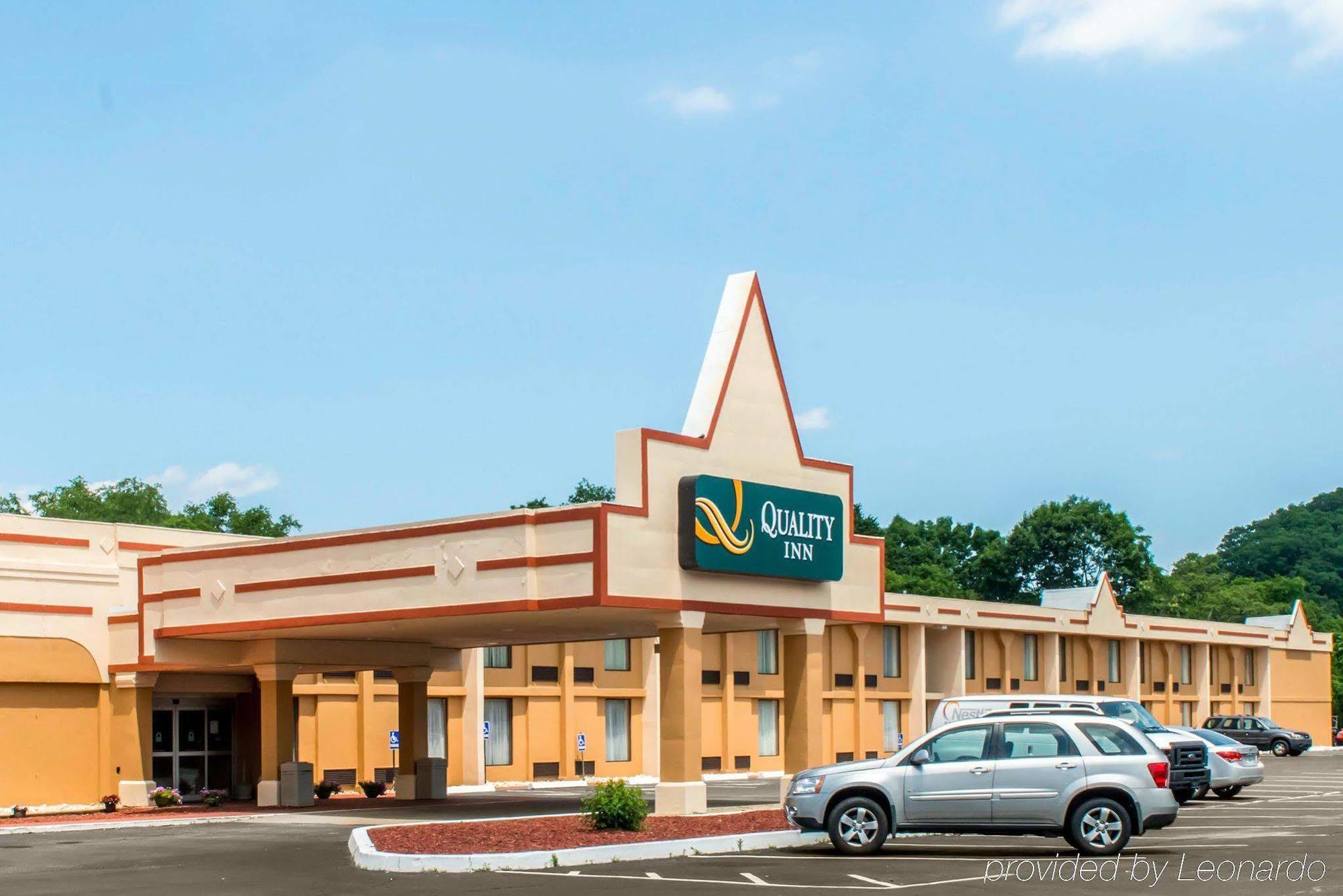 Quality Inn New Kensington Екстериор снимка