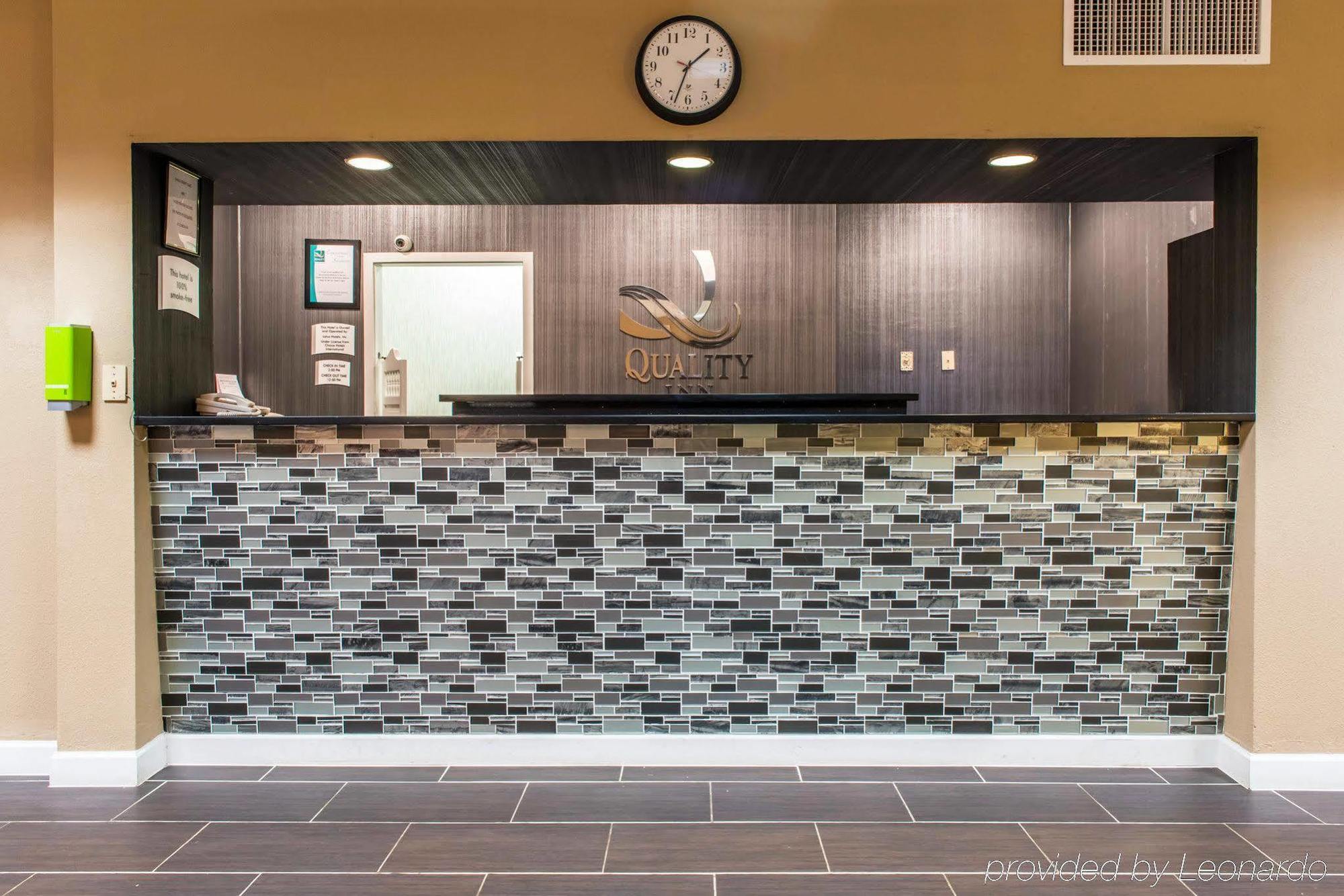 Quality Inn New Kensington Екстериор снимка