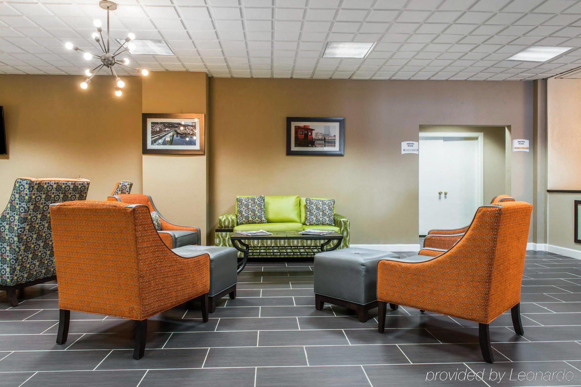 Quality Inn New Kensington Екстериор снимка