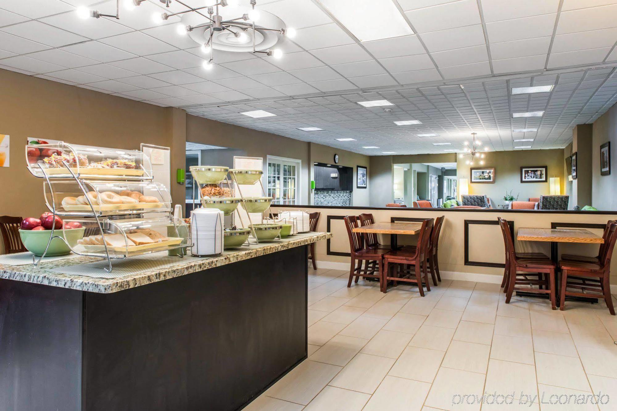 Quality Inn New Kensington Екстериор снимка