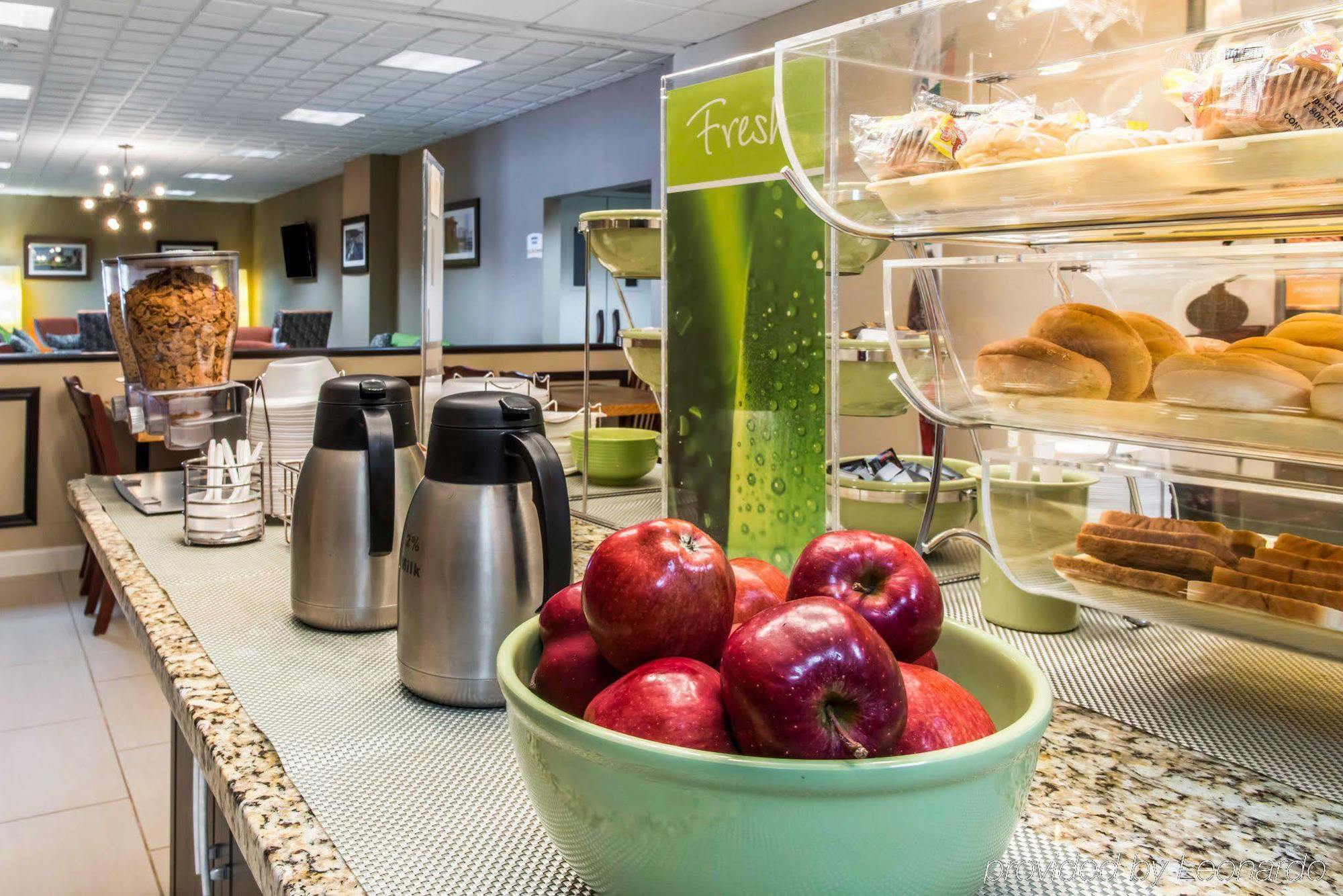 Quality Inn New Kensington Екстериор снимка