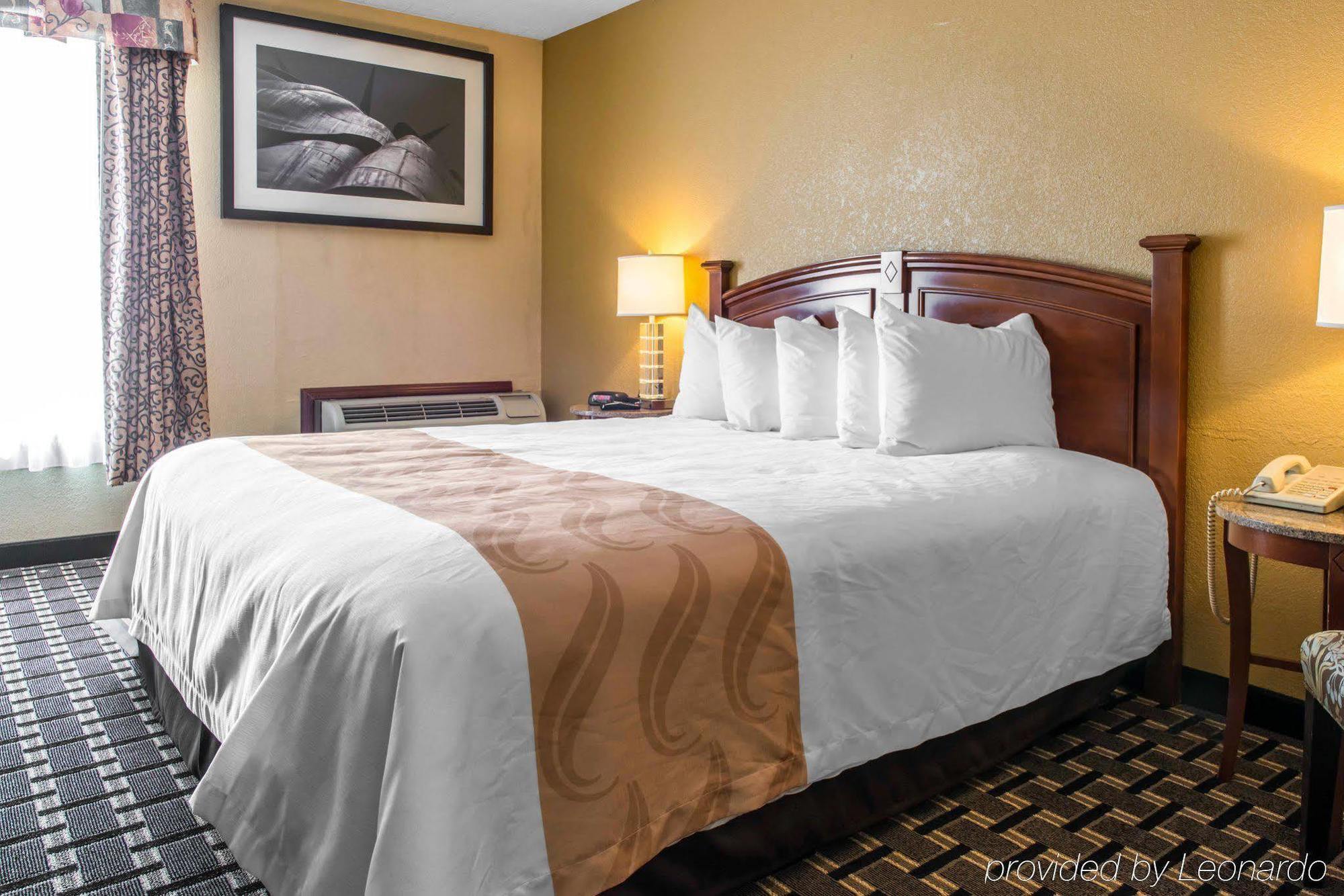 Quality Inn New Kensington Екстериор снимка