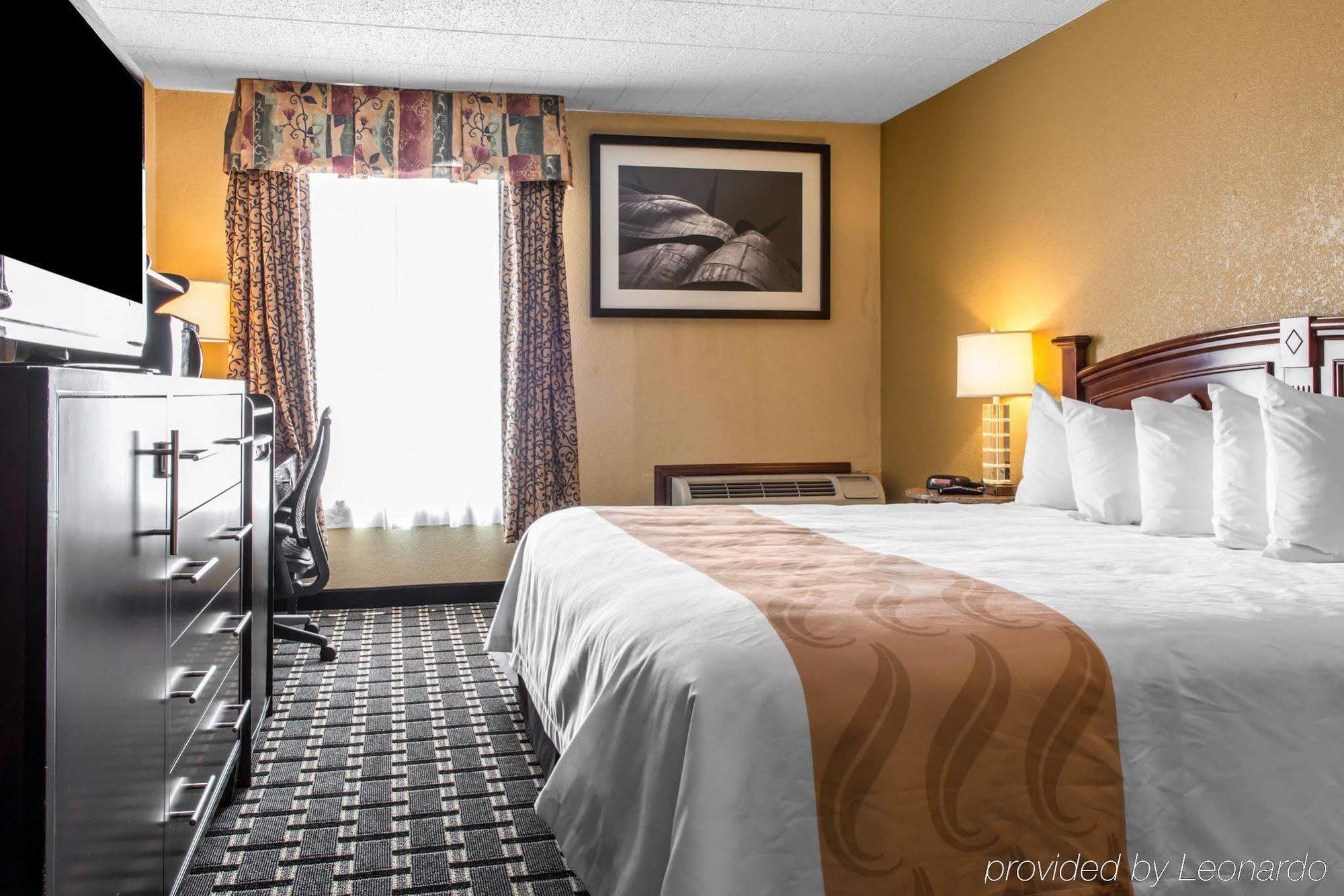 Quality Inn New Kensington Екстериор снимка