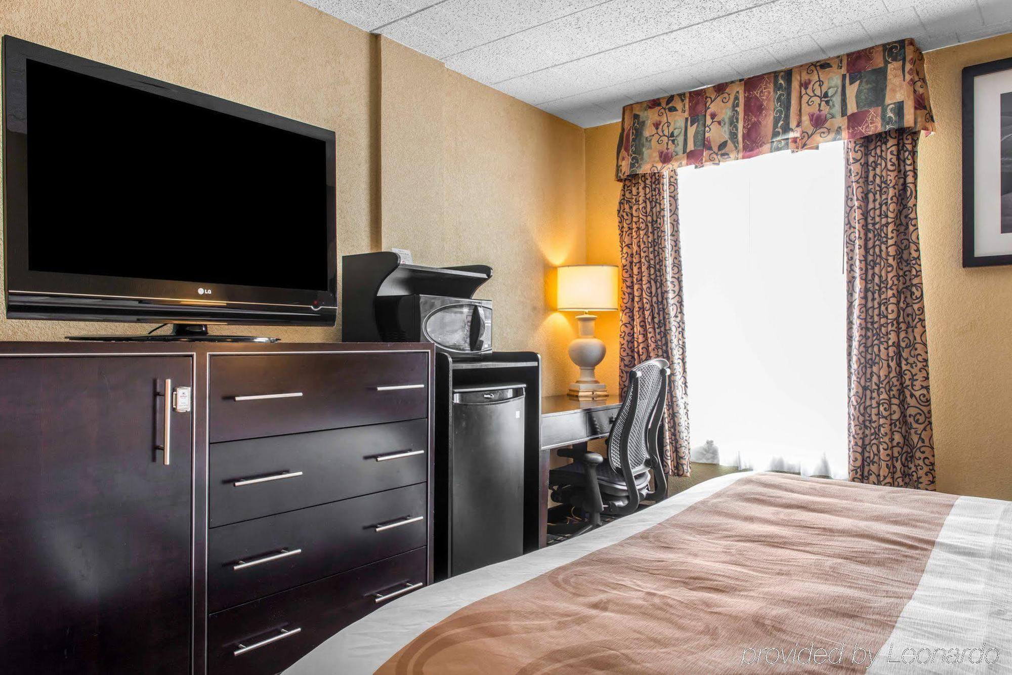 Quality Inn New Kensington Екстериор снимка