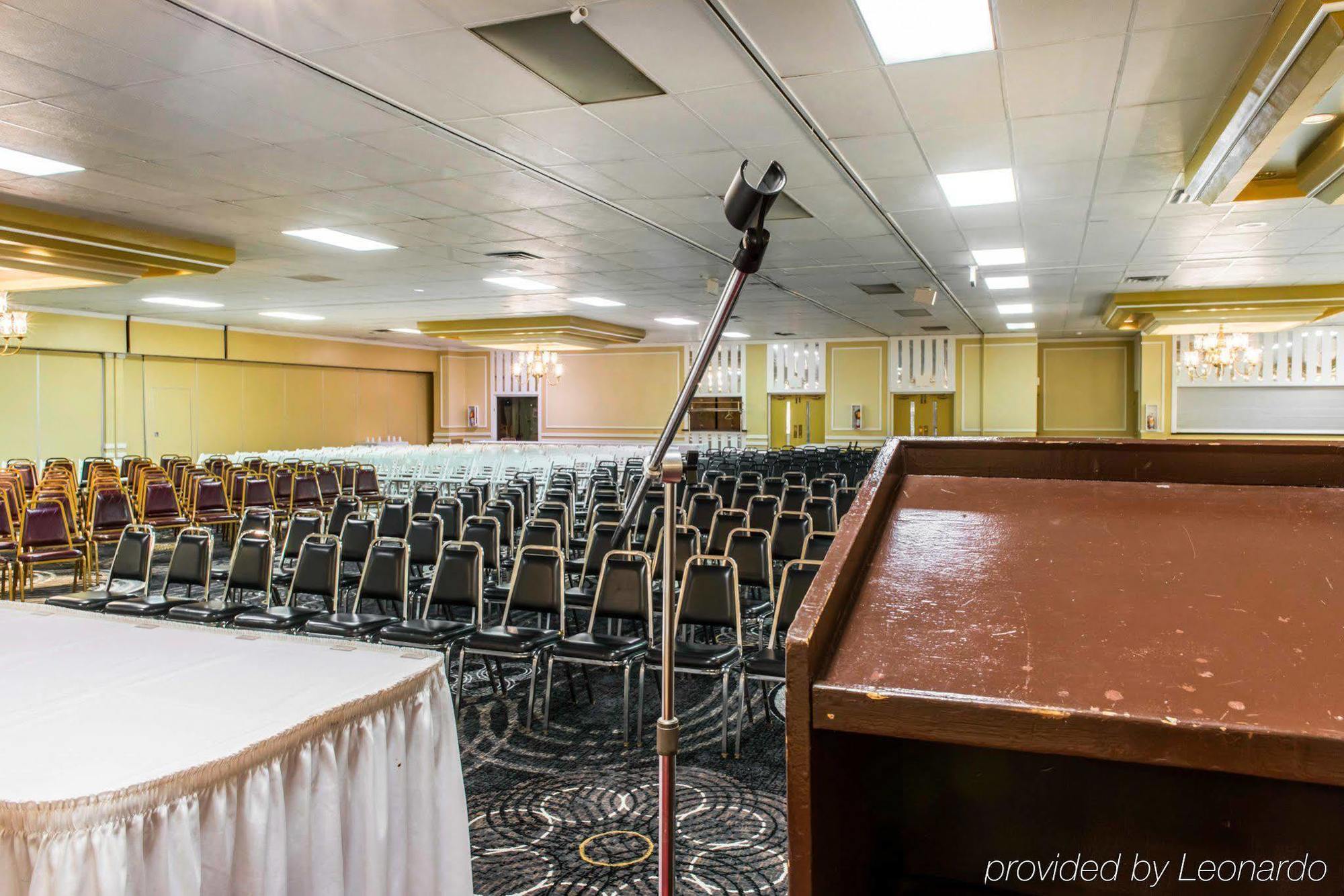 Quality Inn New Kensington Екстериор снимка