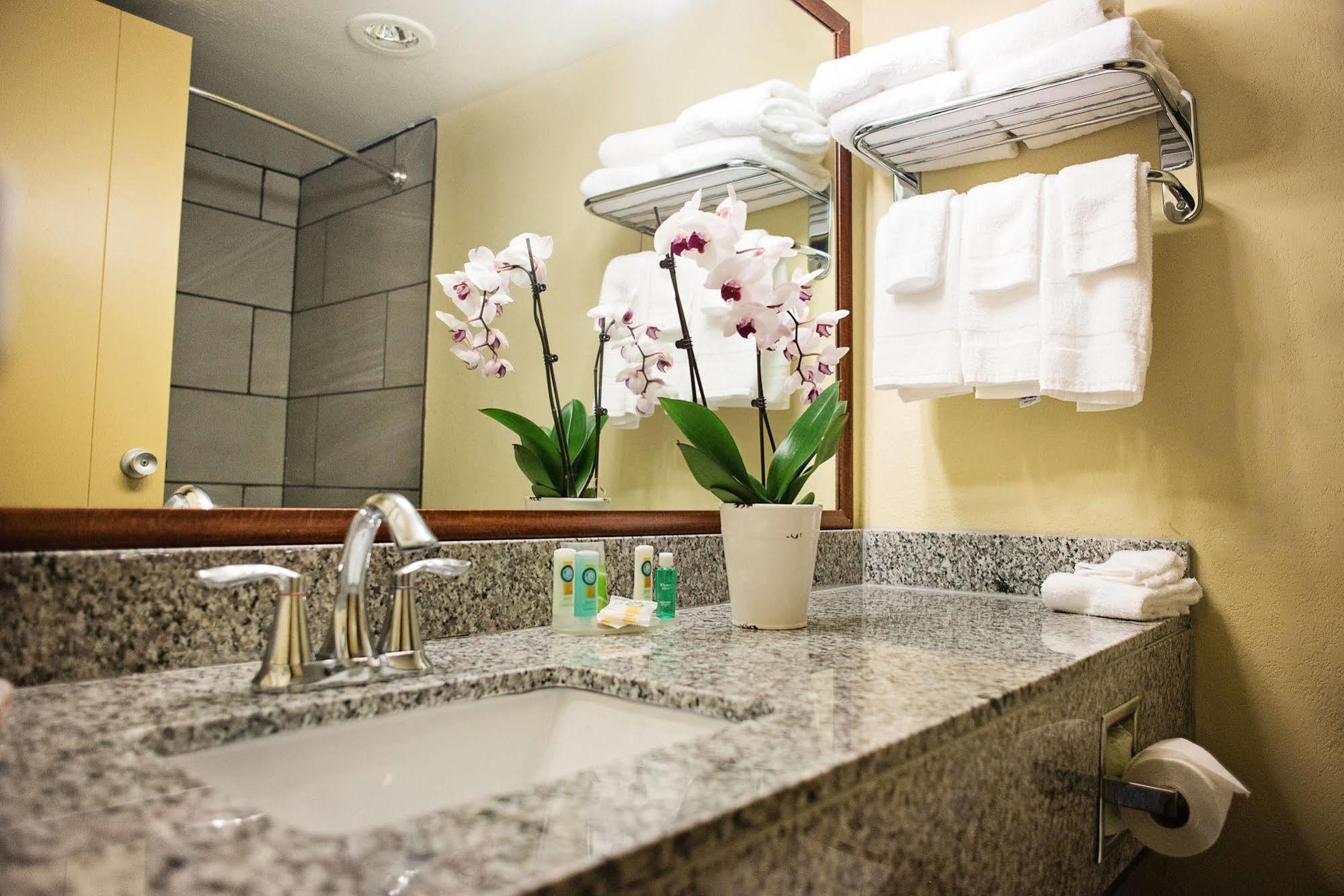 Quality Inn New Kensington Екстериор снимка