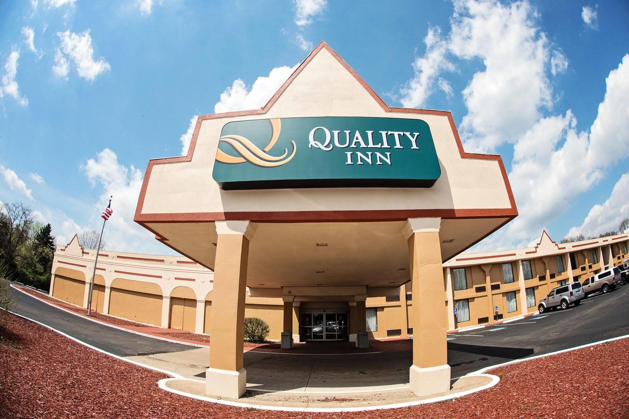 Quality Inn New Kensington Екстериор снимка