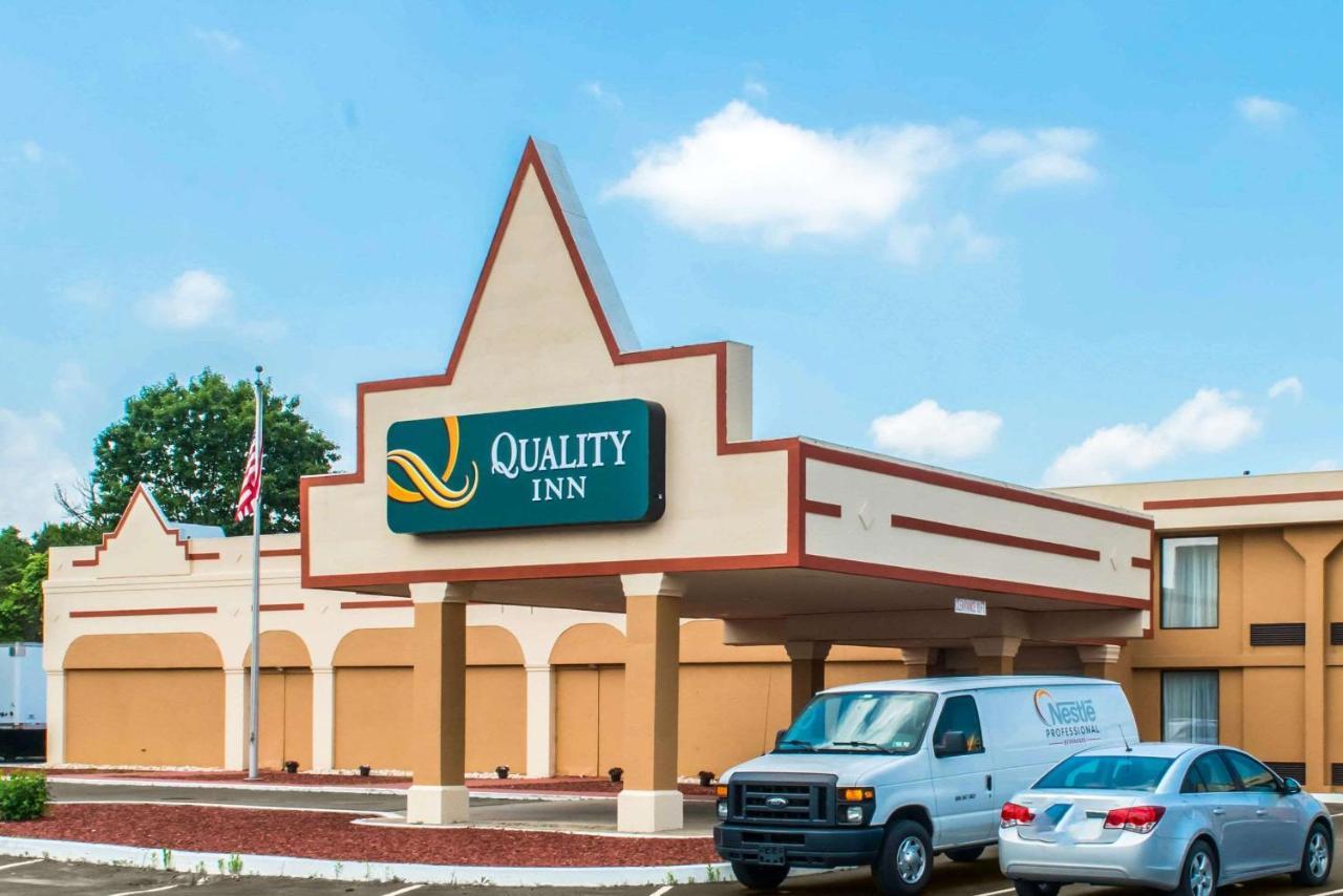 Quality Inn New Kensington Екстериор снимка