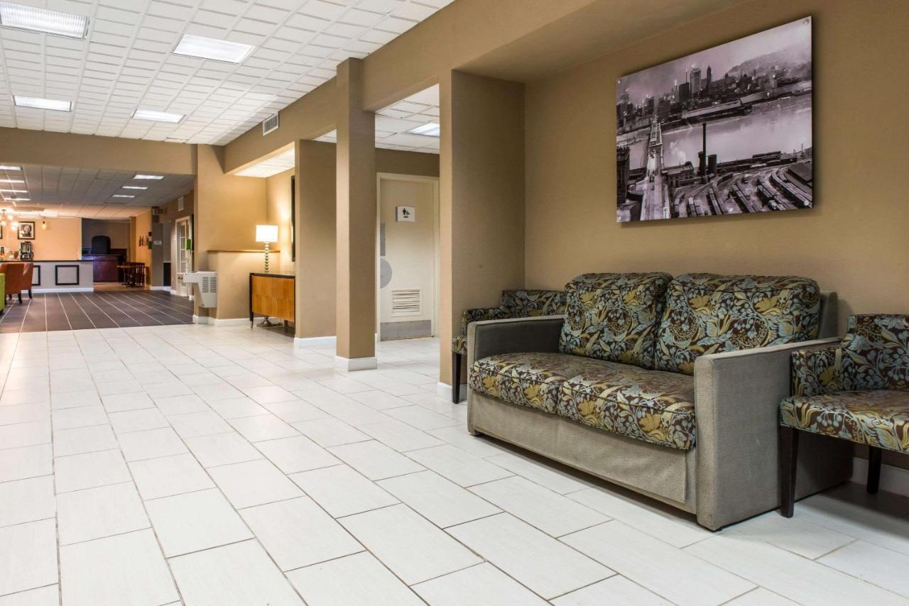 Quality Inn New Kensington Екстериор снимка